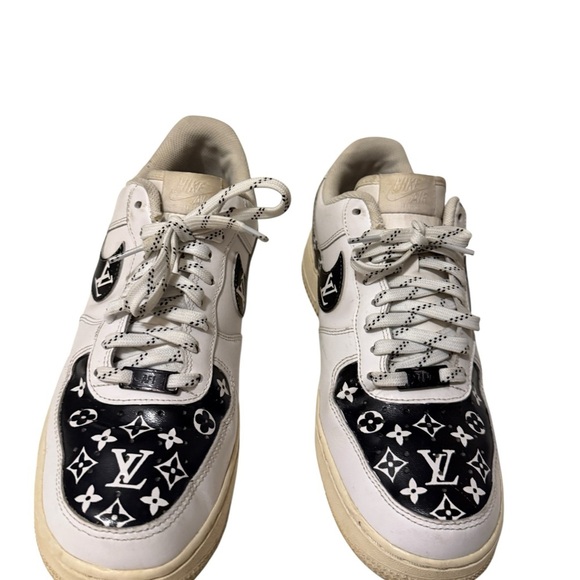 Nike Custom Black and white Sneakers - Picture 10 of 16